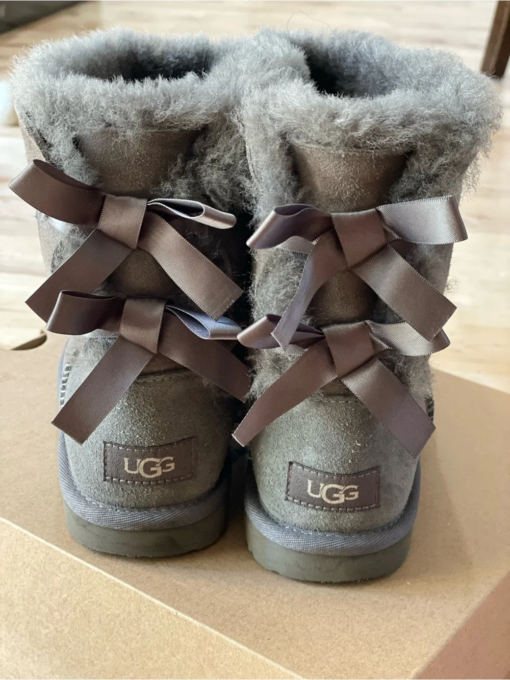 UGG Kids Bailey Bow II in Grey, size 3